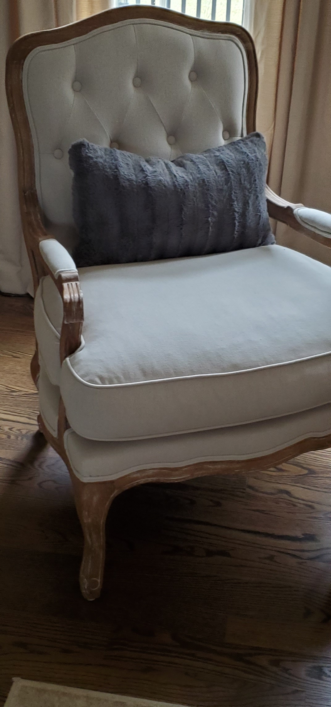another picture of the chair