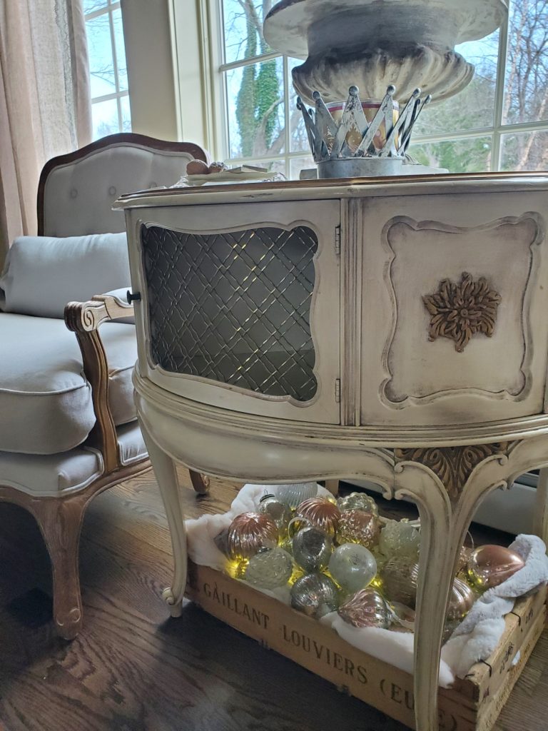 close to show detailson the table