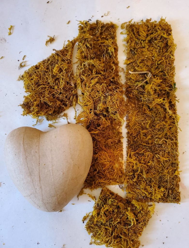 moss strips cut French valentine decor