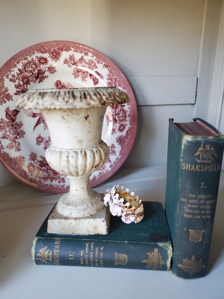 small urn with crown and books