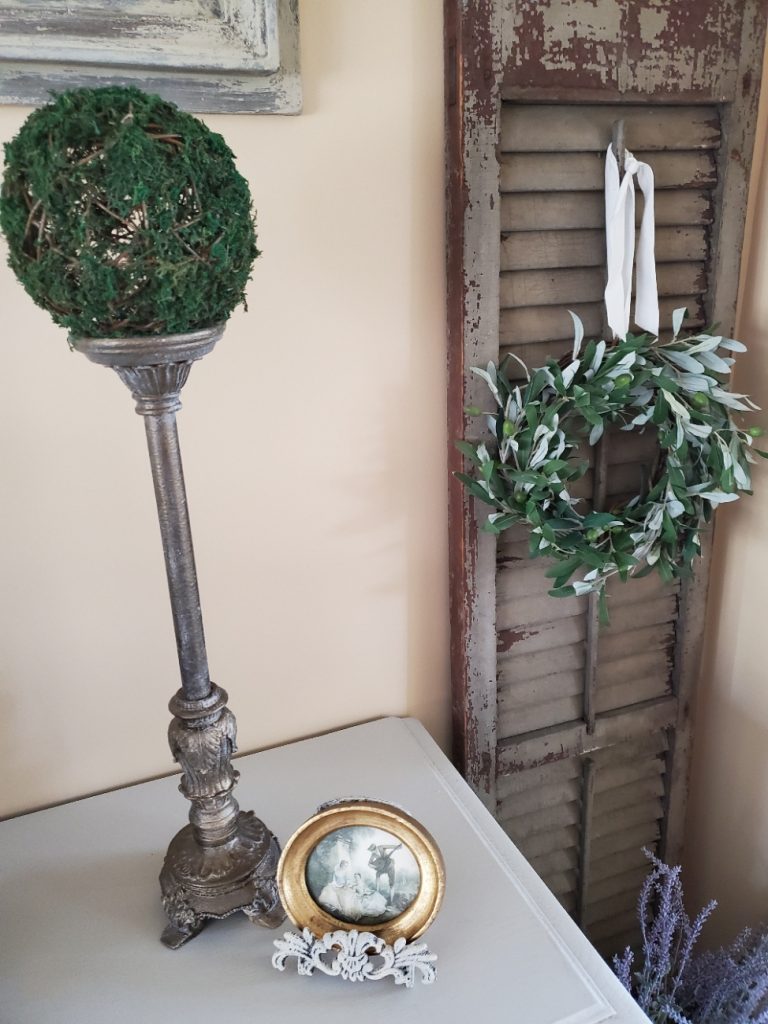simple spring home tour with shutter and a wreath