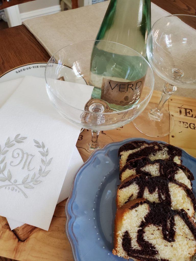 cake and pretty napkins 