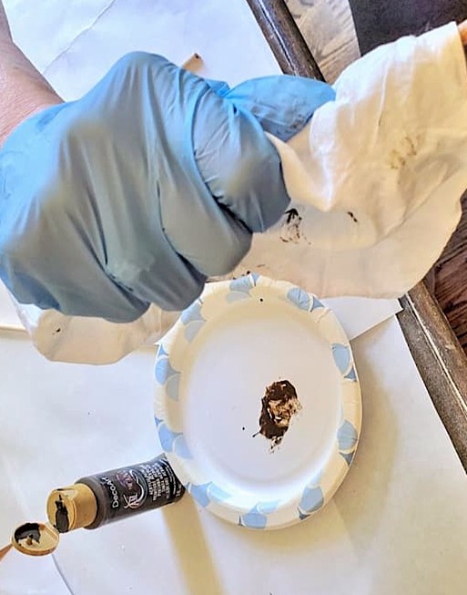 wiping-brown-color-paint-on-dowel