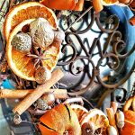 dried-orange-wreath-with-natural-decorations-featured-image