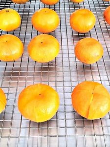 clementines-with-slits-to-dry
