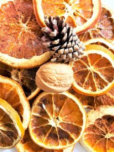dry-slices-pinecone