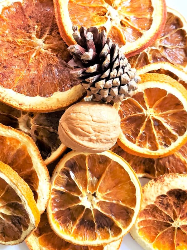 dry-slices-pinecone