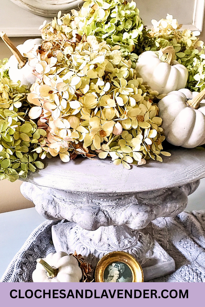 CHALK-PAINT-ON-PUPKINS-IS-A-SUSTAINABLE-CHOICE-PIN