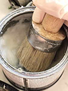 brush-in-wax-clear