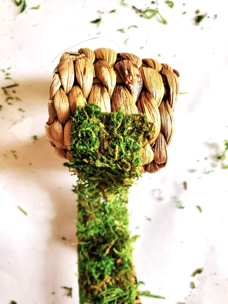 fall-napkin-rings-diy-in minutes-for-your-holiday-table-beginning-to-add-the-moss