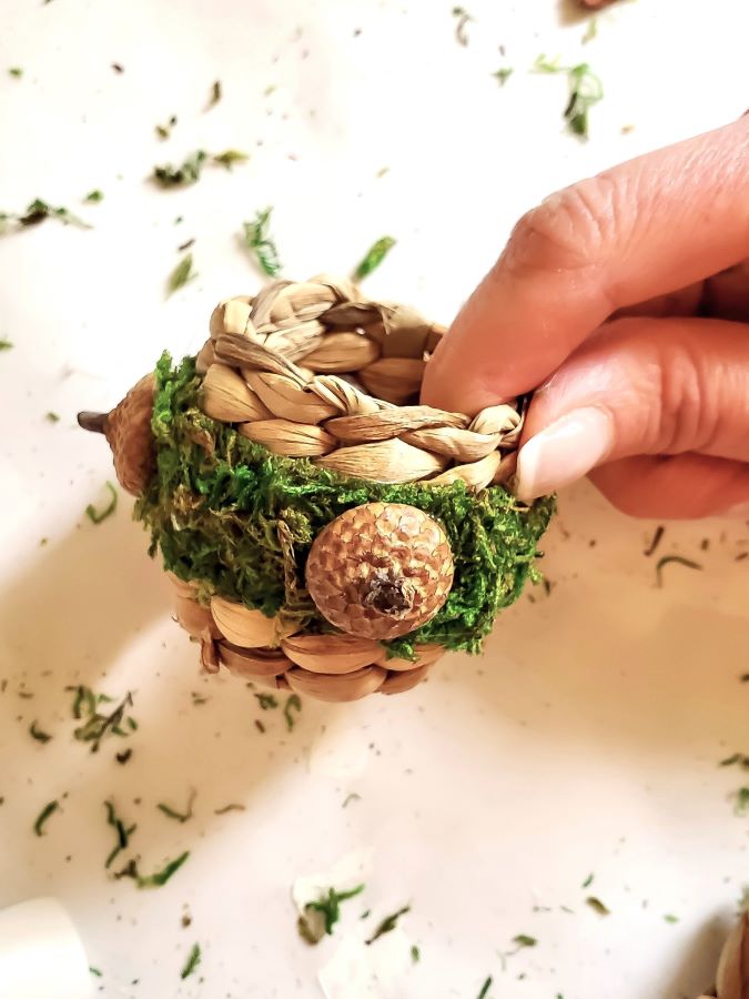 fall-napkin-rings-diy-in minutes-for-your-holiday-table-finished-project-featured-image