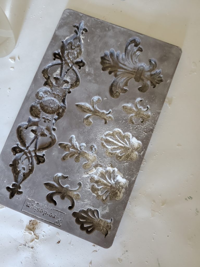 showing cornstach in the mold