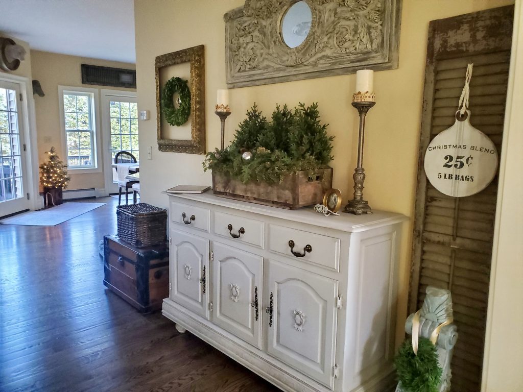 another angelof the buffet for a vintage French Christmas