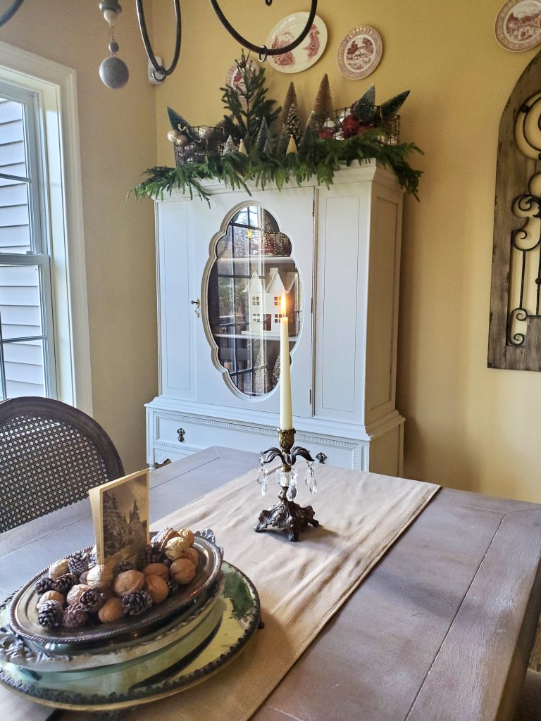 the kitchen table for the vintage christmas tour
