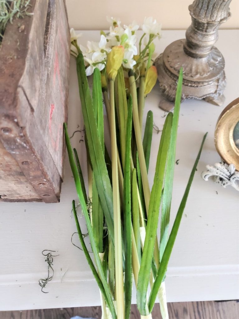 How to Make Easy Daffodil Centerpiece daffodils I added to the crate