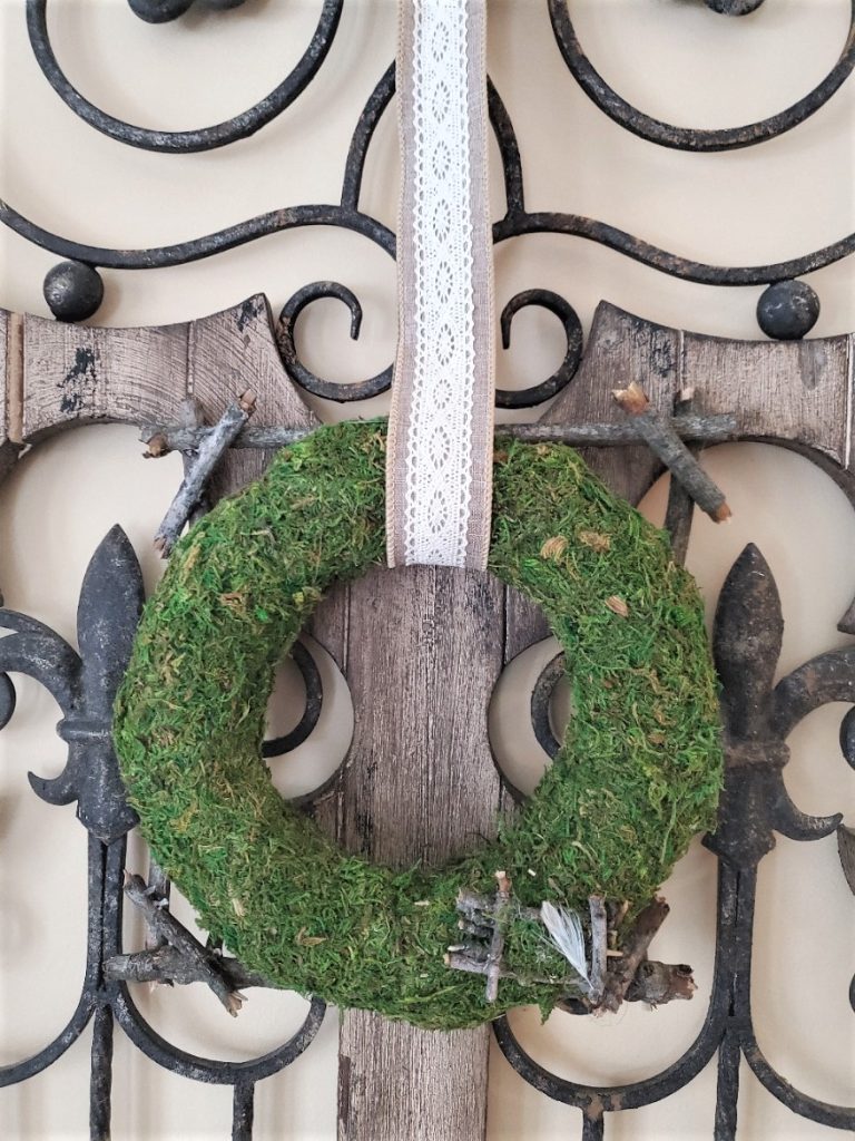 Easy DIY Moss Wreath