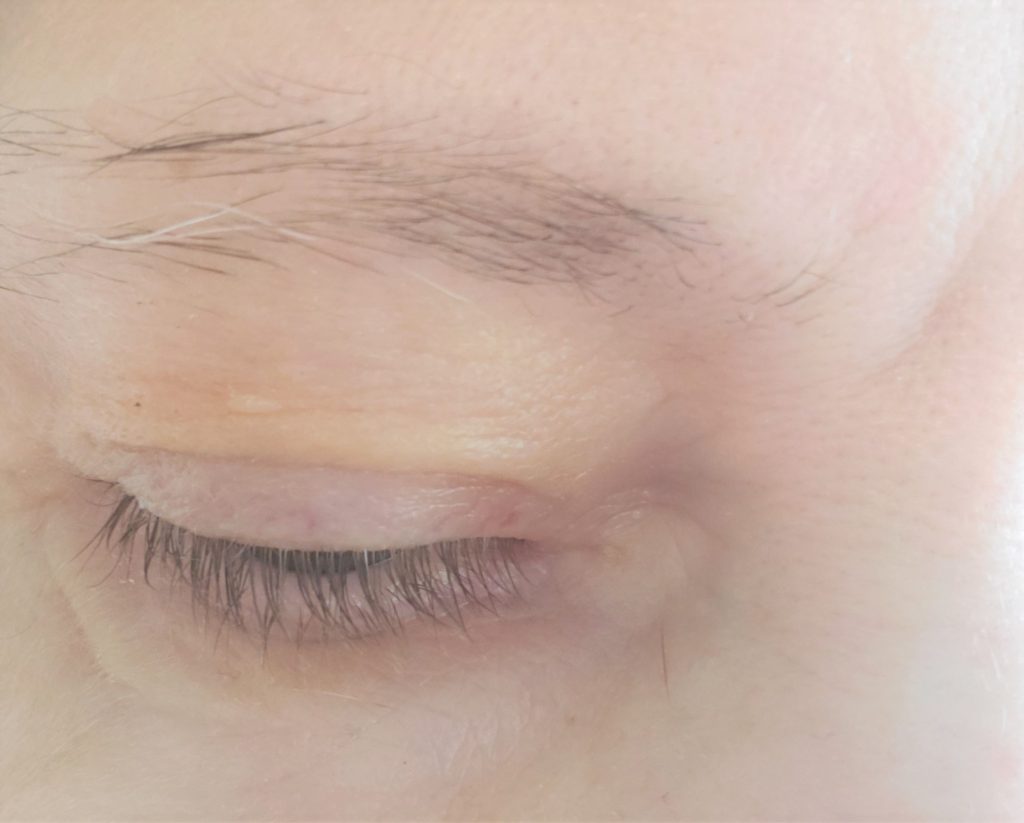 picuture of my eyebrow goring and lashes
