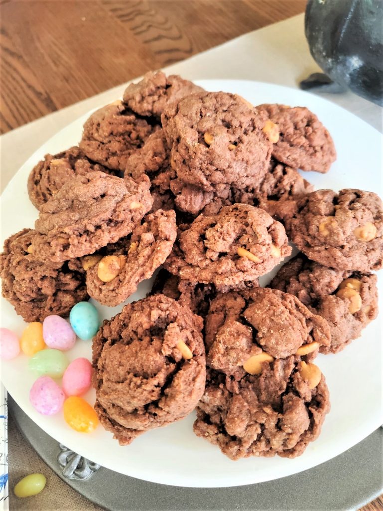 7 Easy Semi Homemade Easter Dessert Ideas chocolate peanut butter chip cookies