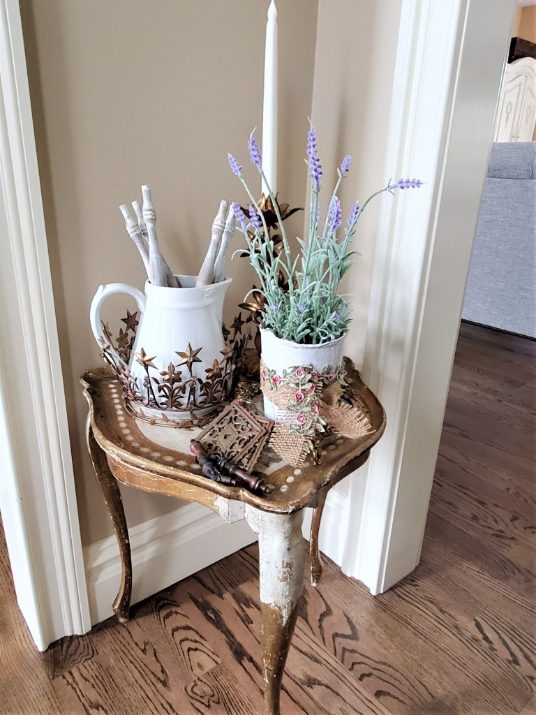 florentine-table-in-corner-with-pot-and-candlestick