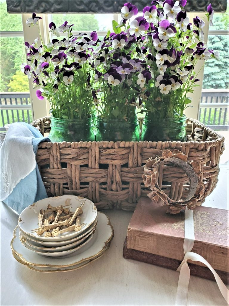 Easy Centerpiece with Flowers and Mason Jars