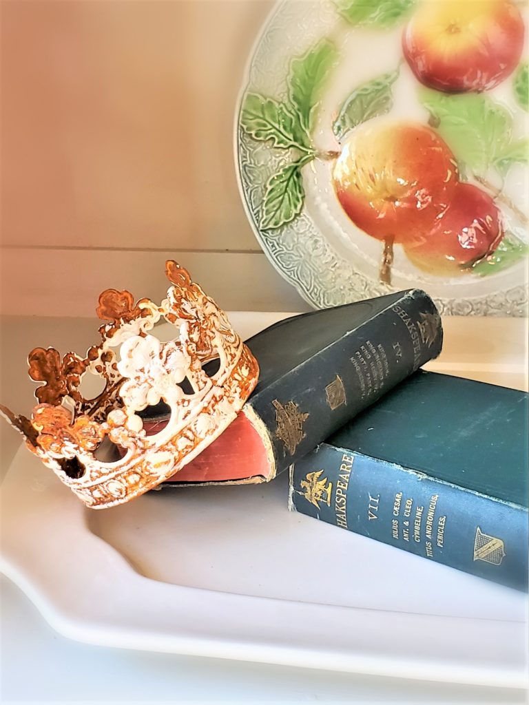 a simple lavender and vintage summer home tour Shakespeare Sonnets and a crown