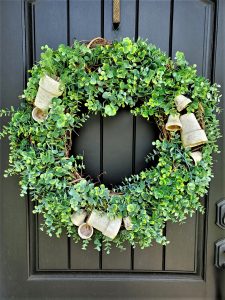 closeup of the finished wreath