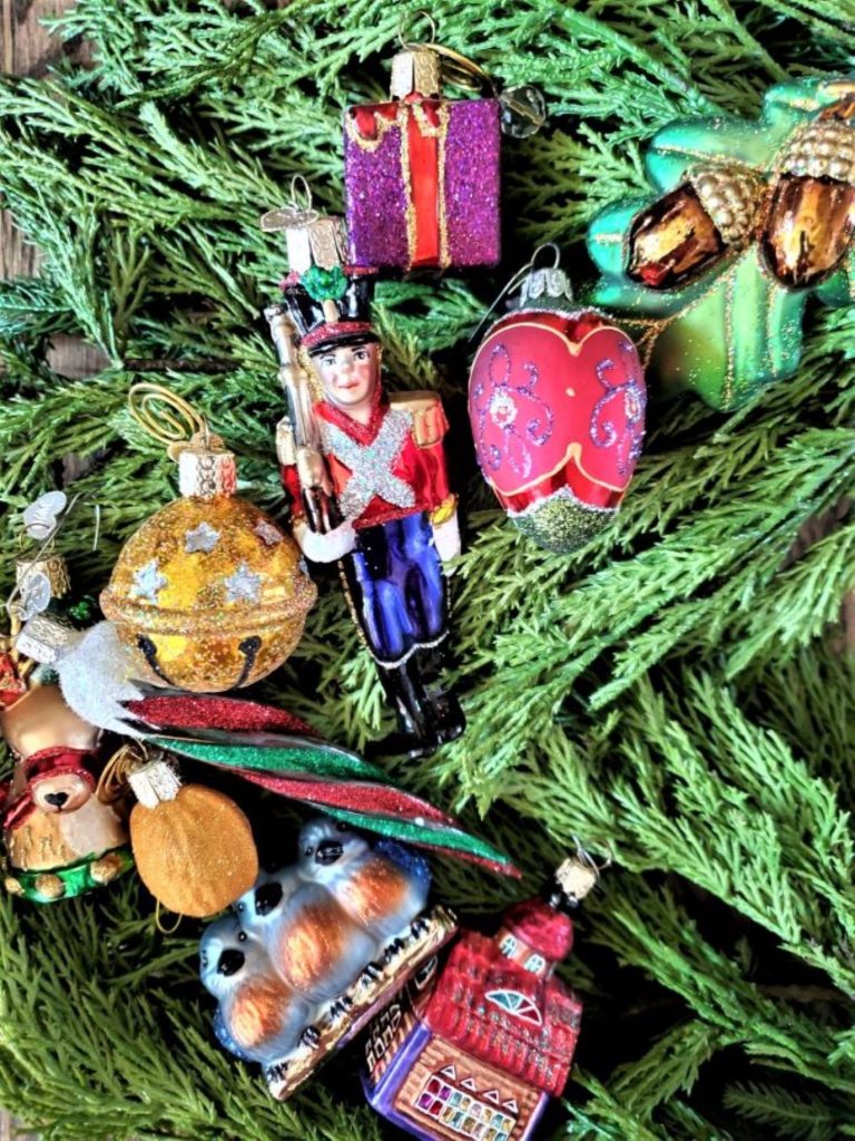 featured image ornaments