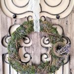 close-up-of-finished-wreath-hanging-with-lace-ribbon
