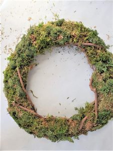 wreath-covered-with-reindeer-moss