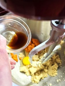 adding-vanilla-extract-to-mixer
