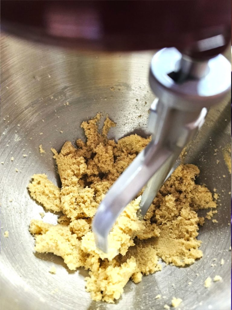 combining-sugars-with-soft-butter