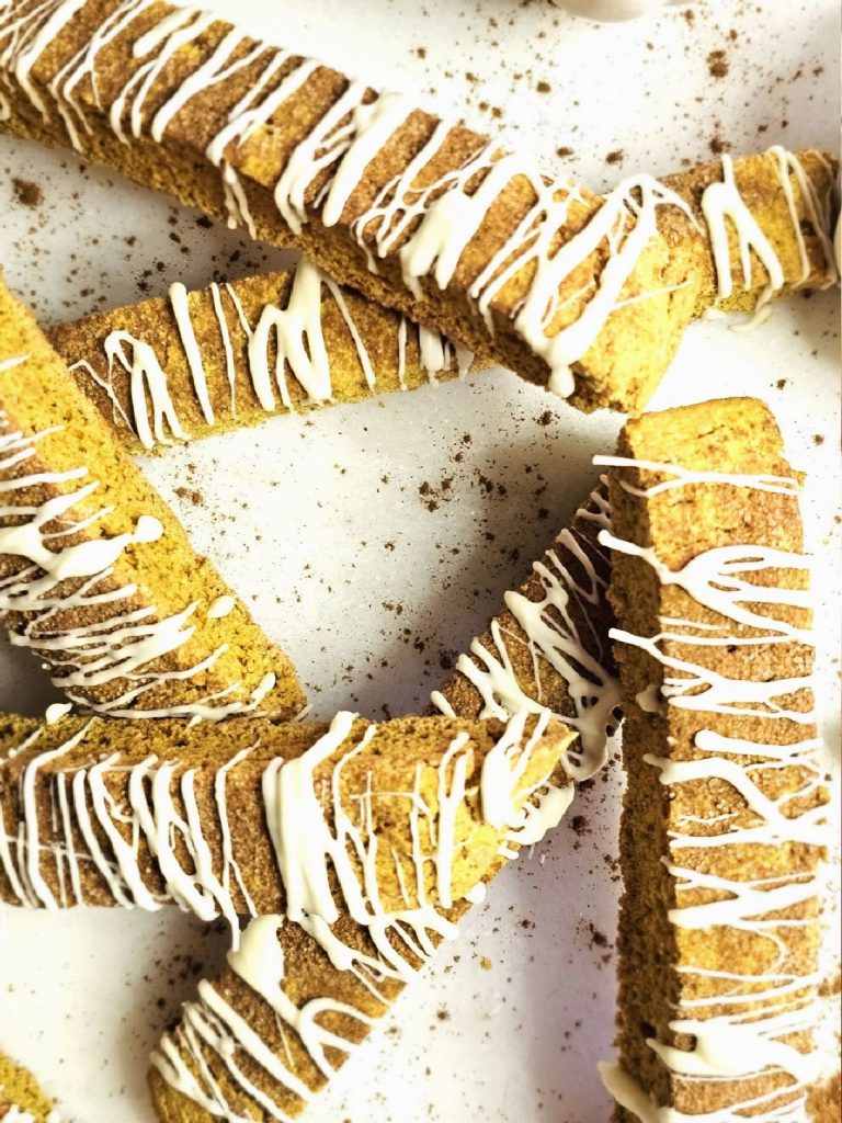 biscotti-drizzled-with-drizzled-with-white-chocolate