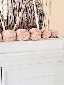 another-close-up-of-the-walnut-garland