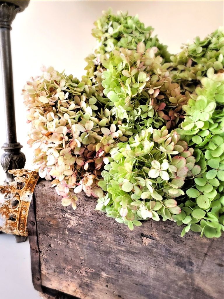 green-hydrangeas-wood-crate-small crown