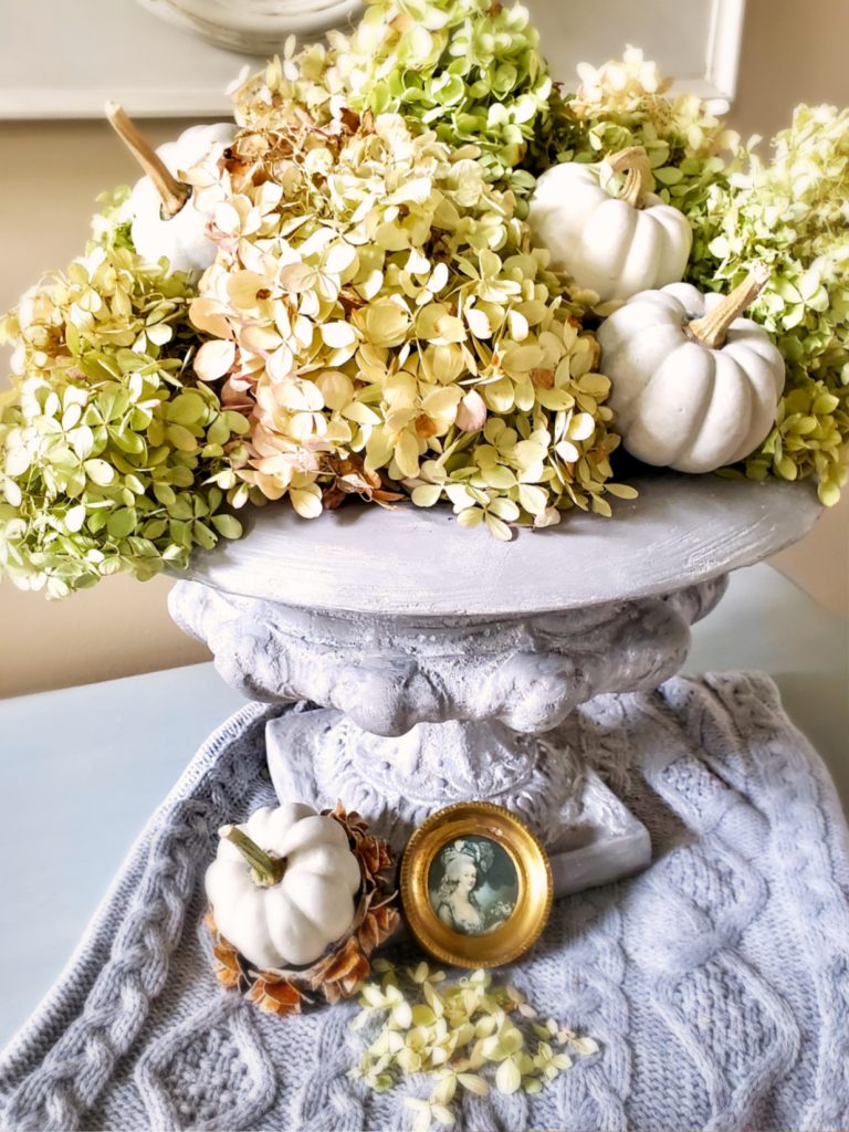 fall-centerpiece-ideas-on-a-budget-hydrangeas-crown-small-pumpkins-florentine-picture