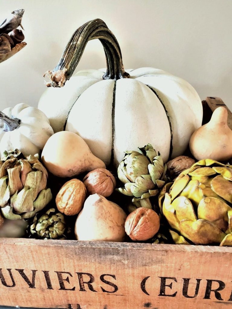 fall-centerpiece-ideas-on-a-budget-striped-pumpkin-gourds-artichokes-in-a-wood-crate