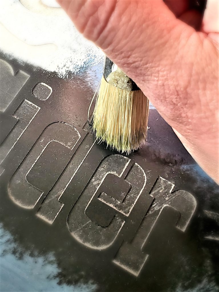 stenciling-with-black-paint