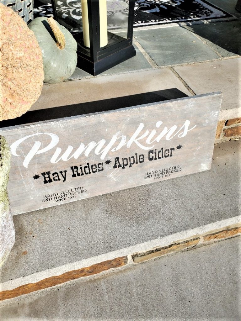 make a double sided front porche sign. perfect for fall and winter