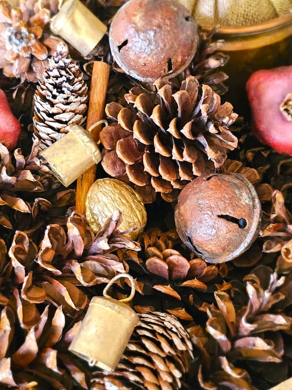 pinecones-small-brass-bells-rusty-bells-pomegranate-cinnamon