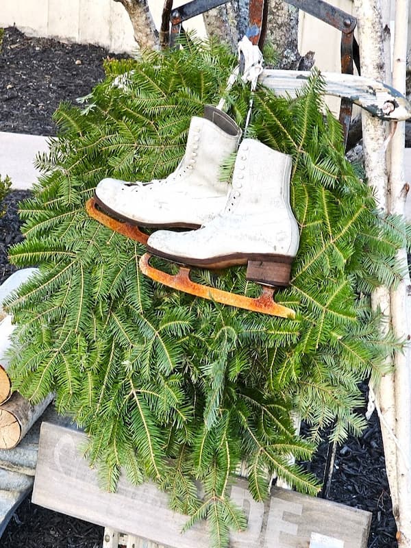 sled-outside-with-wreath-and-ice-skates