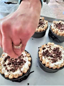 adding-brownie-crumbs