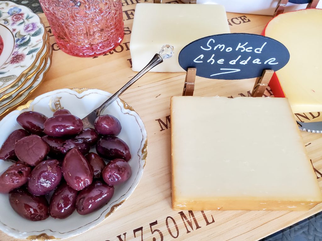CLOSE-UP-OF-OLIVES