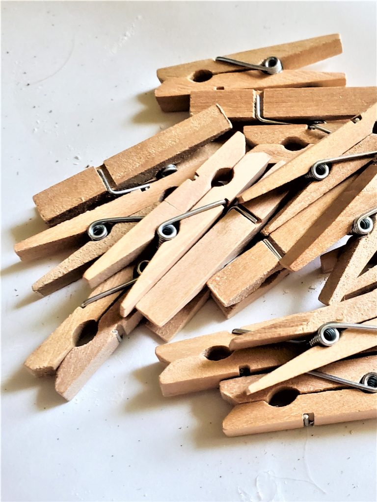 CLOTHES-PINS-BEFORE-PAINT-FEET-EASY-DIY-CHEESE-MARKER