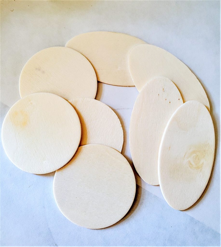 WOOD-ROUNDS-EASY-DIY-CHEESE-MARKERS-WITH-CHALKBOARD-PAINT