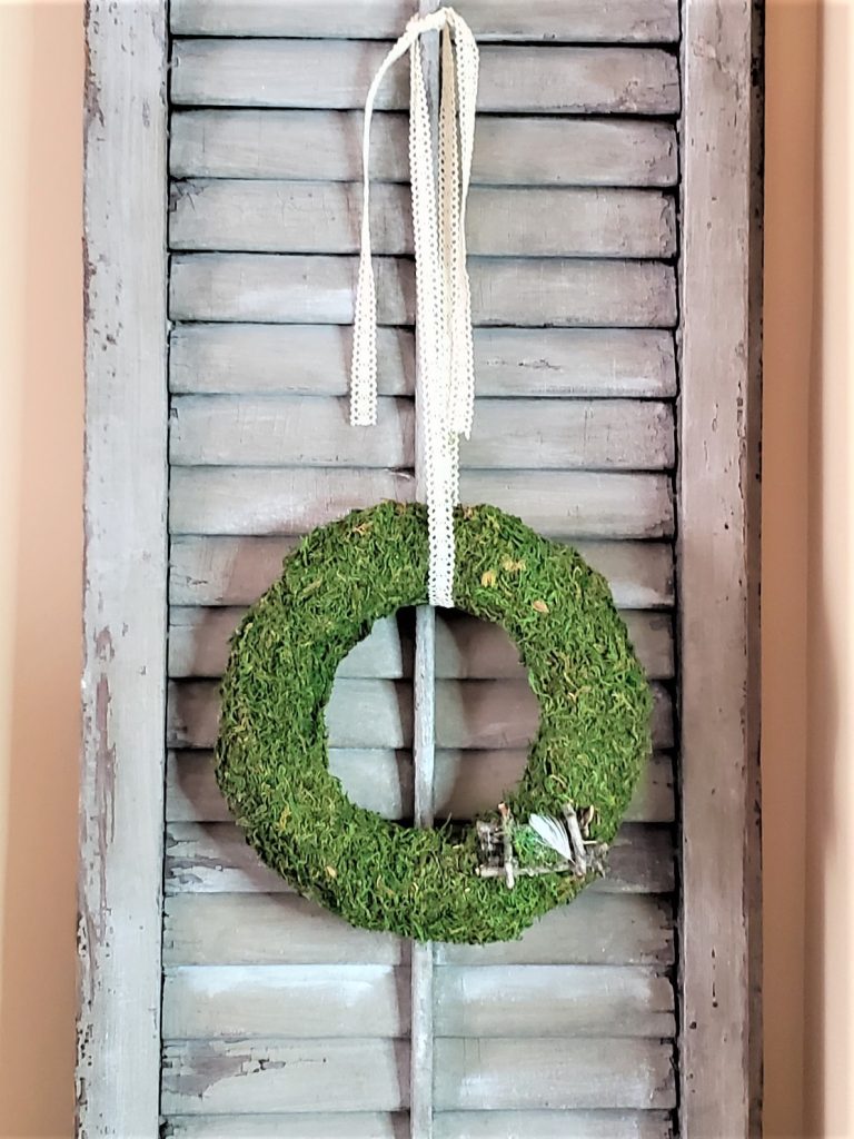 closeup-moss-wreath-shutter