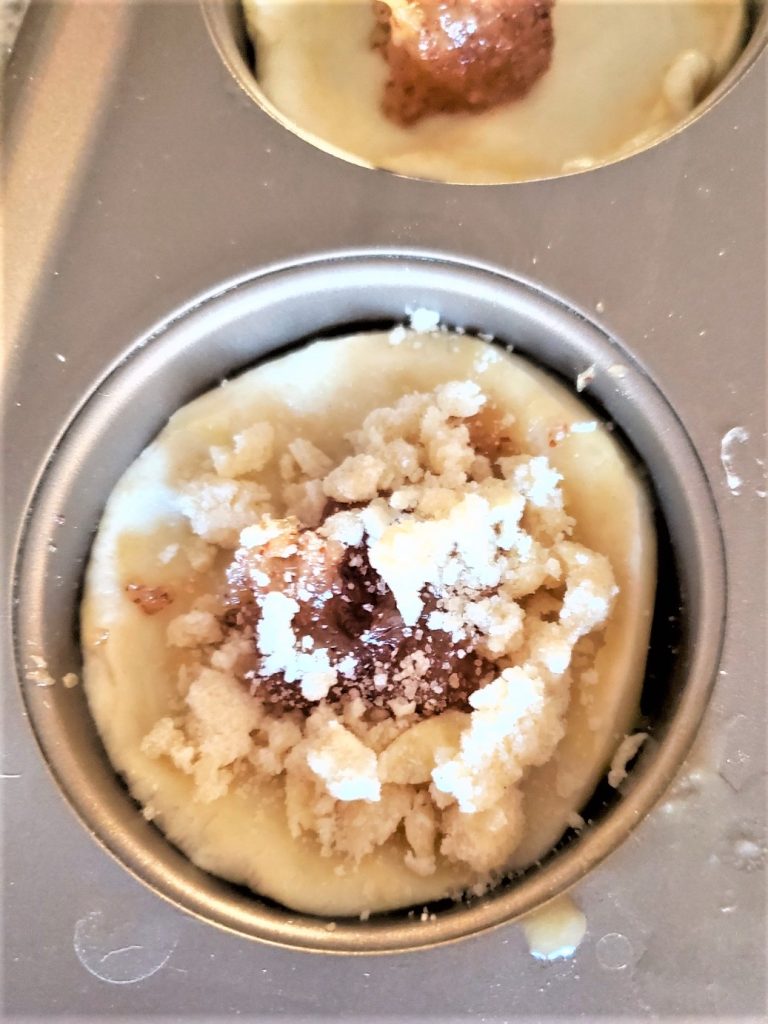 crumble-mixture-on-top-of-biscuit-easy-delicious-mini-Kolaches-recipe