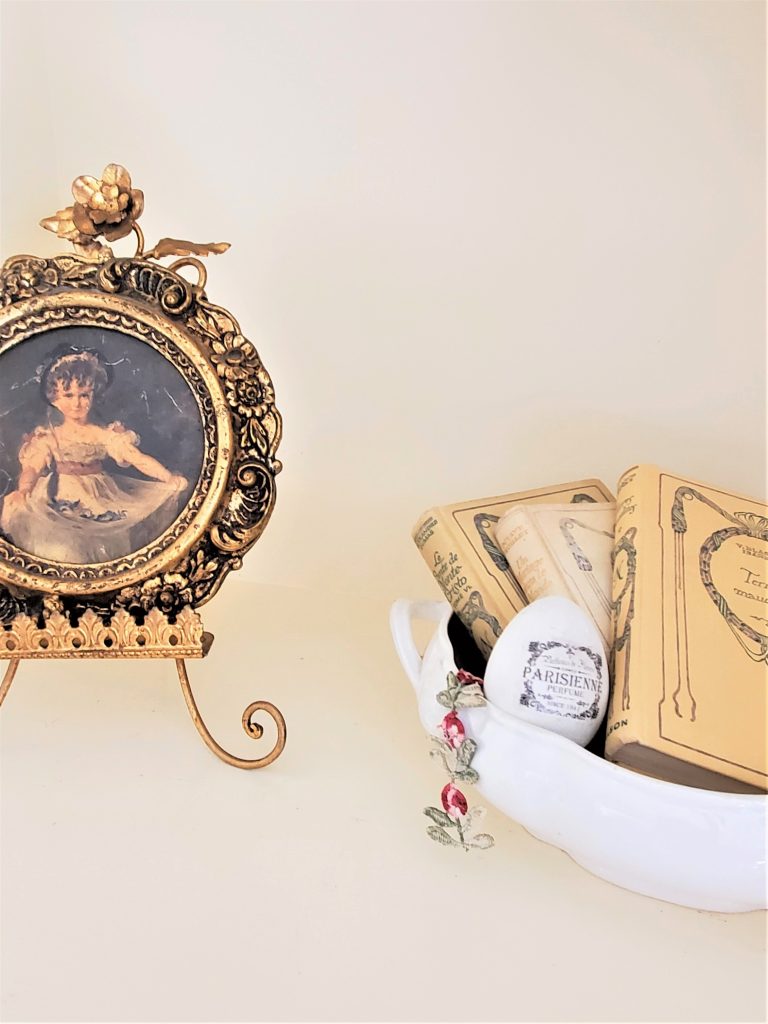 french-books-tureen-bottom-french-egg