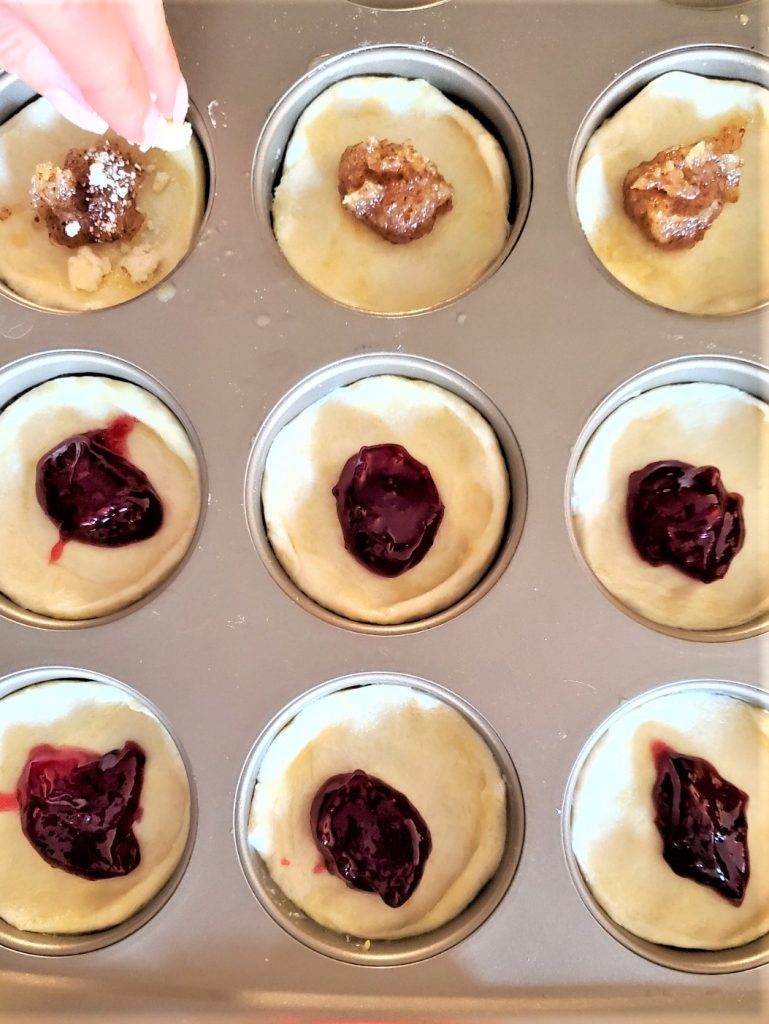 sprinkling-the-crumb-mixture-on-top-easy-delicious-mini-Kolaches-recipe