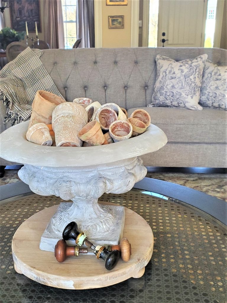 urn-flowerpots-couch