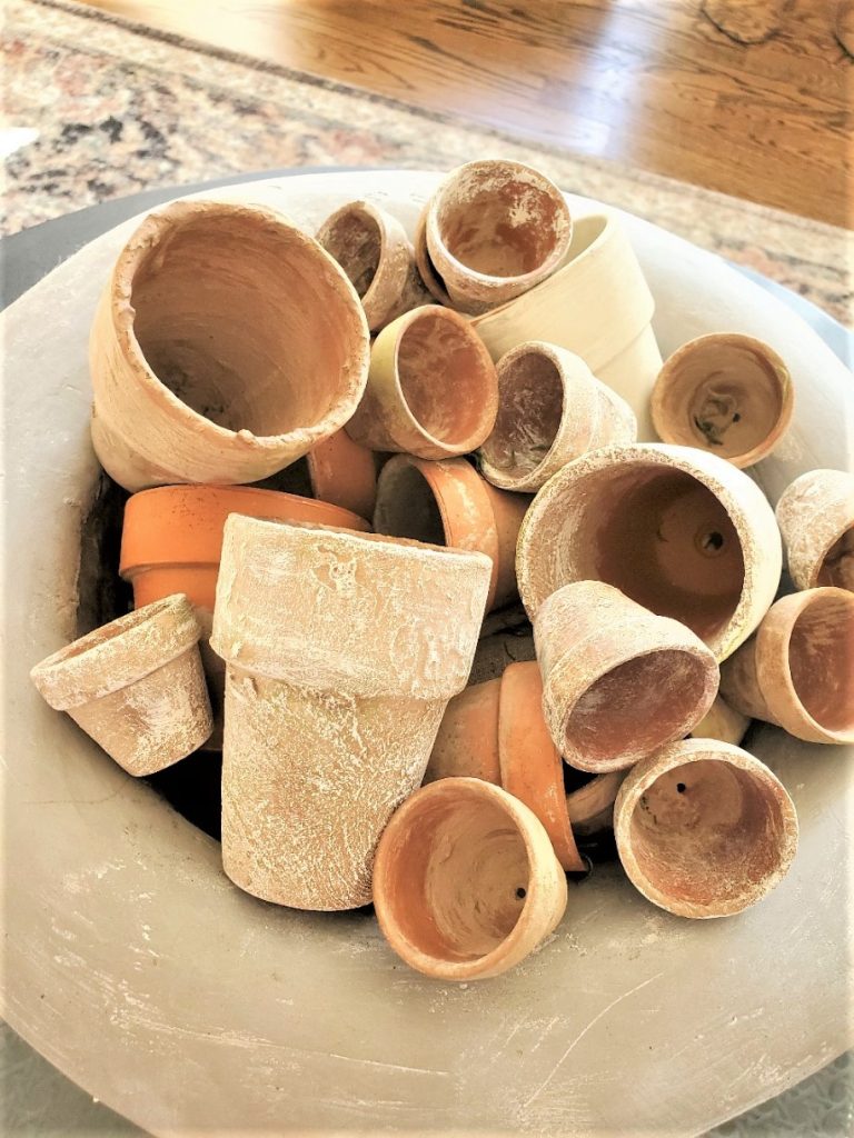 vintage-terracotta-pots-in-urn